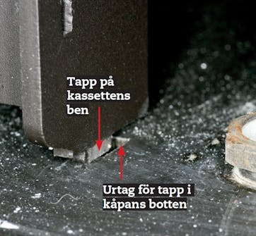 Braskassett: Det är trångt när kassetten lyfts på plats Braskassett: Det är trångt när kassetten lyfts på plats